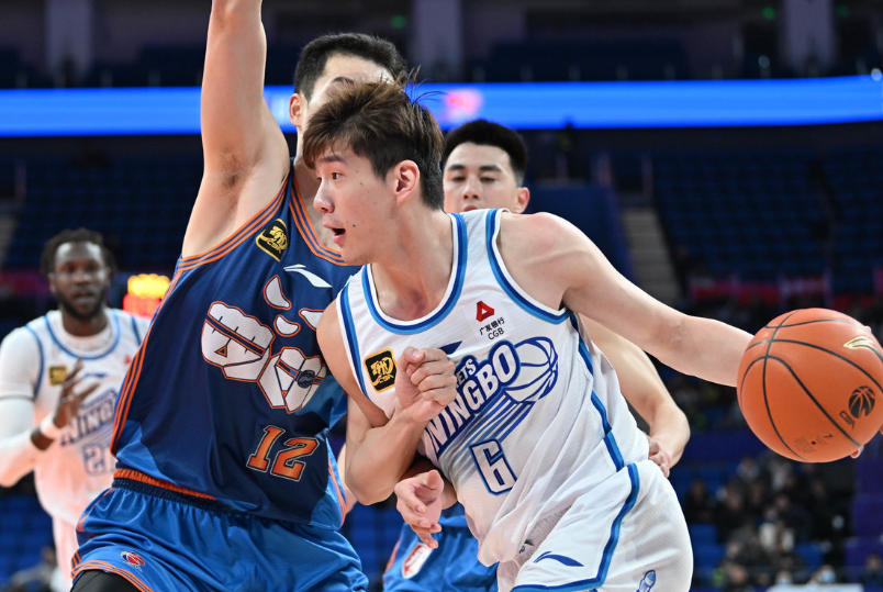 1年顶薪！宁波男篮给核心王俊杰提供续约合同 保留签约权